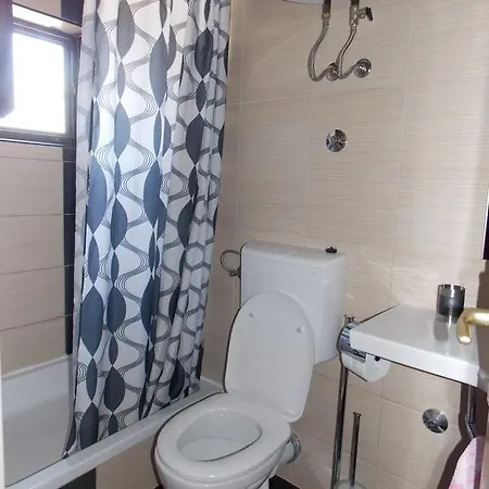 Maja Apartament *