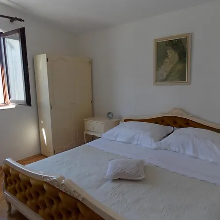 Maja Apartament *